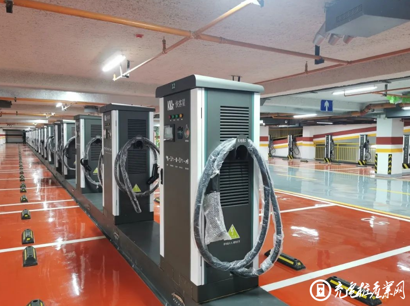 康普利汽車充電樁品牌合作：共創低碳出行新紀元